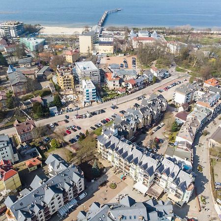 3-Bedroom Apartment Plac Neptuna By Noclegi Renters Miedzyzdroje Bagian luar foto