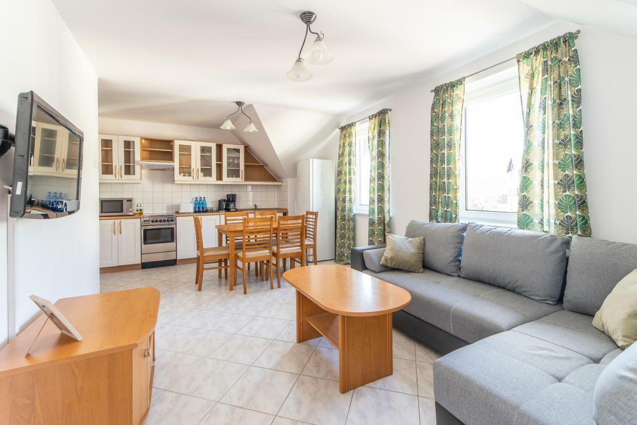 3-Bedroom Apartment Plac Neptuna By Noclegi Renters Miedzyzdroje Bagian luar foto