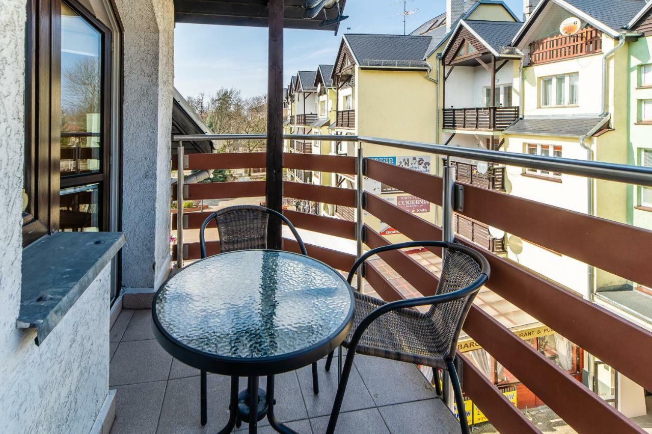 3-Bedroom Apartment Plac Neptuna By Noclegi Renters Miedzyzdroje Bagian luar foto
