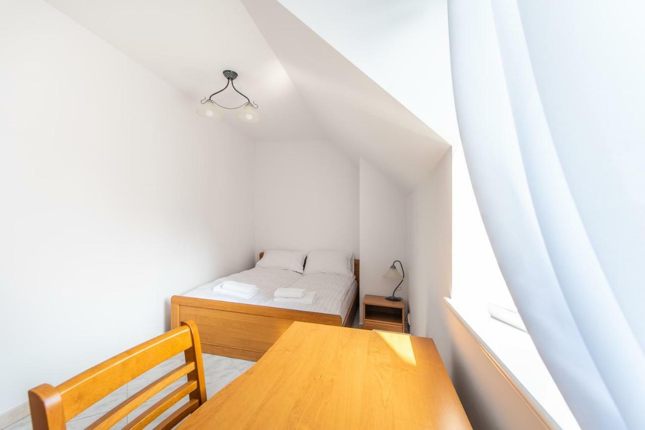3-Bedroom Apartment Plac Neptuna By Noclegi Renters Miedzyzdroje Bagian luar foto