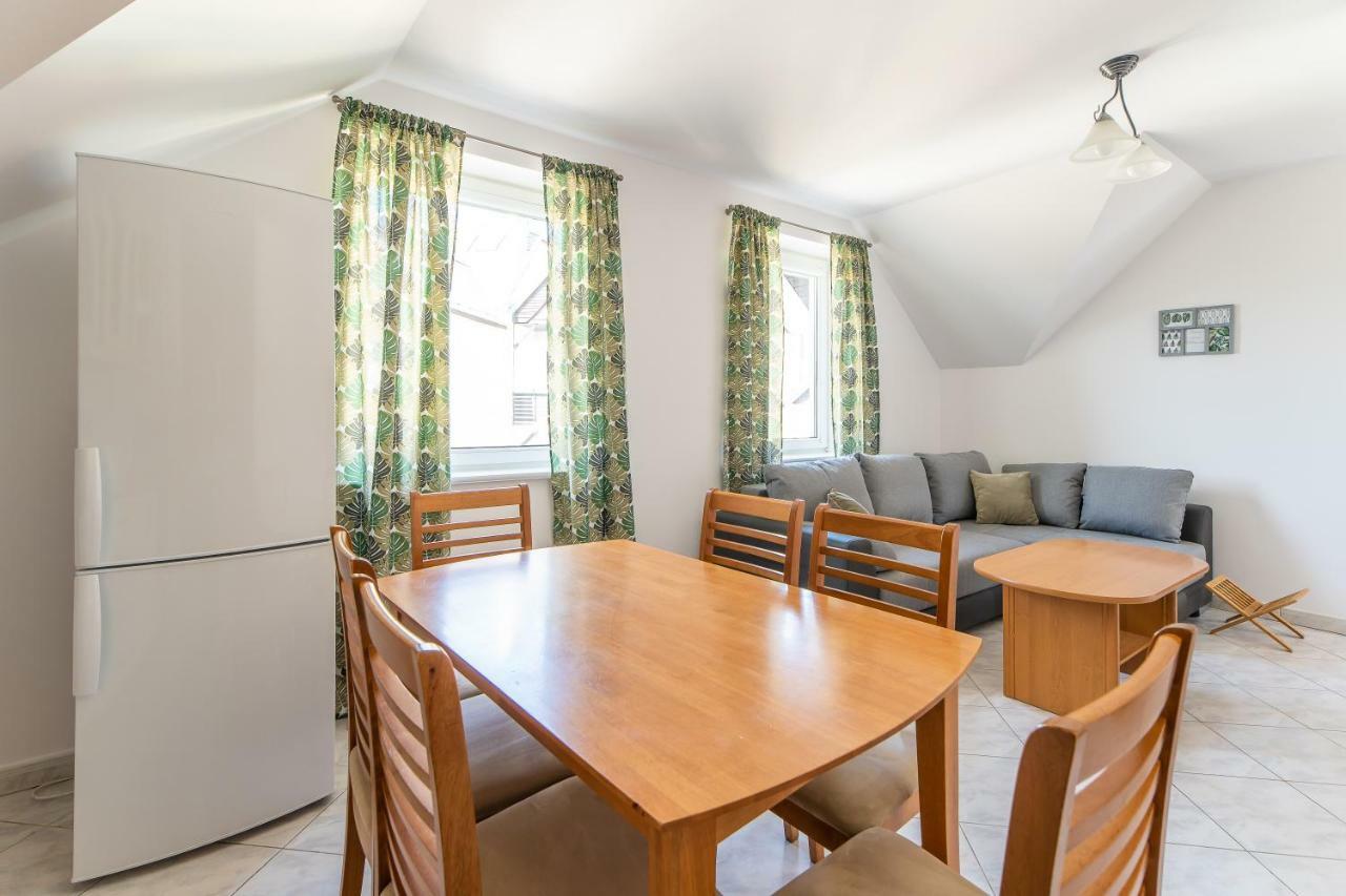 3-Bedroom Apartment Plac Neptuna By Noclegi Renters Miedzyzdroje Bagian luar foto