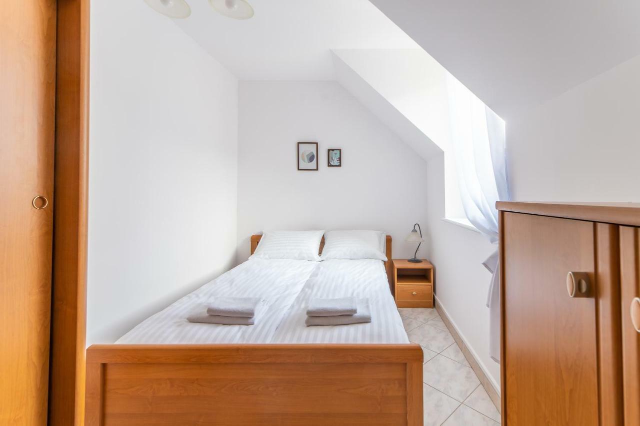 3-Bedroom Apartment Plac Neptuna By Noclegi Renters Miedzyzdroje Bagian luar foto