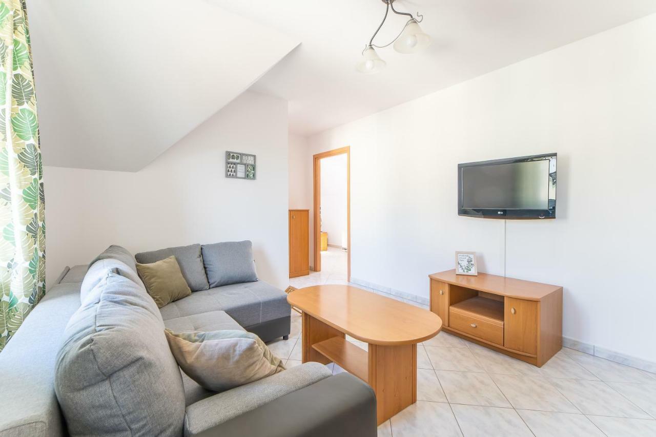 3-Bedroom Apartment Plac Neptuna By Noclegi Renters Miedzyzdroje Bagian luar foto
