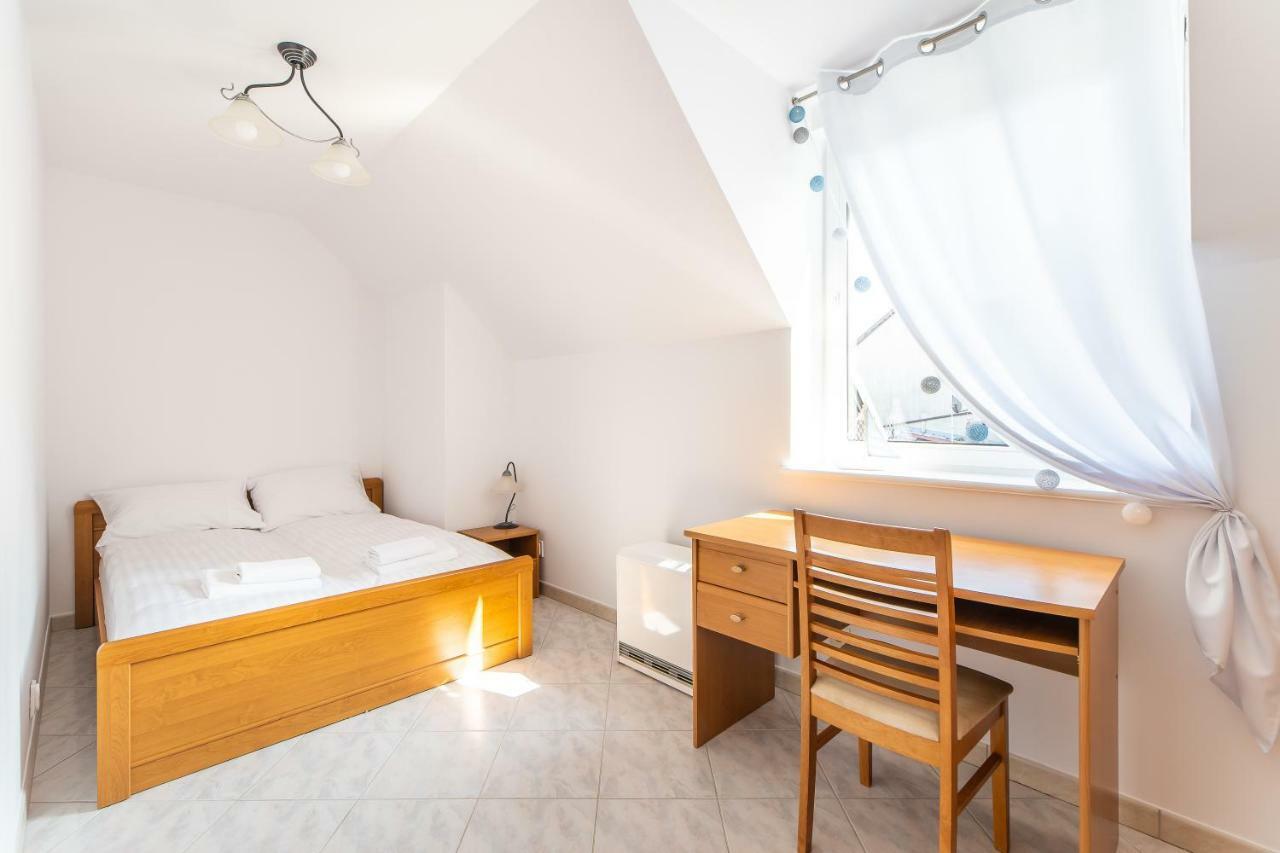 3-Bedroom Apartment Plac Neptuna By Noclegi Renters Miedzyzdroje Bagian luar foto