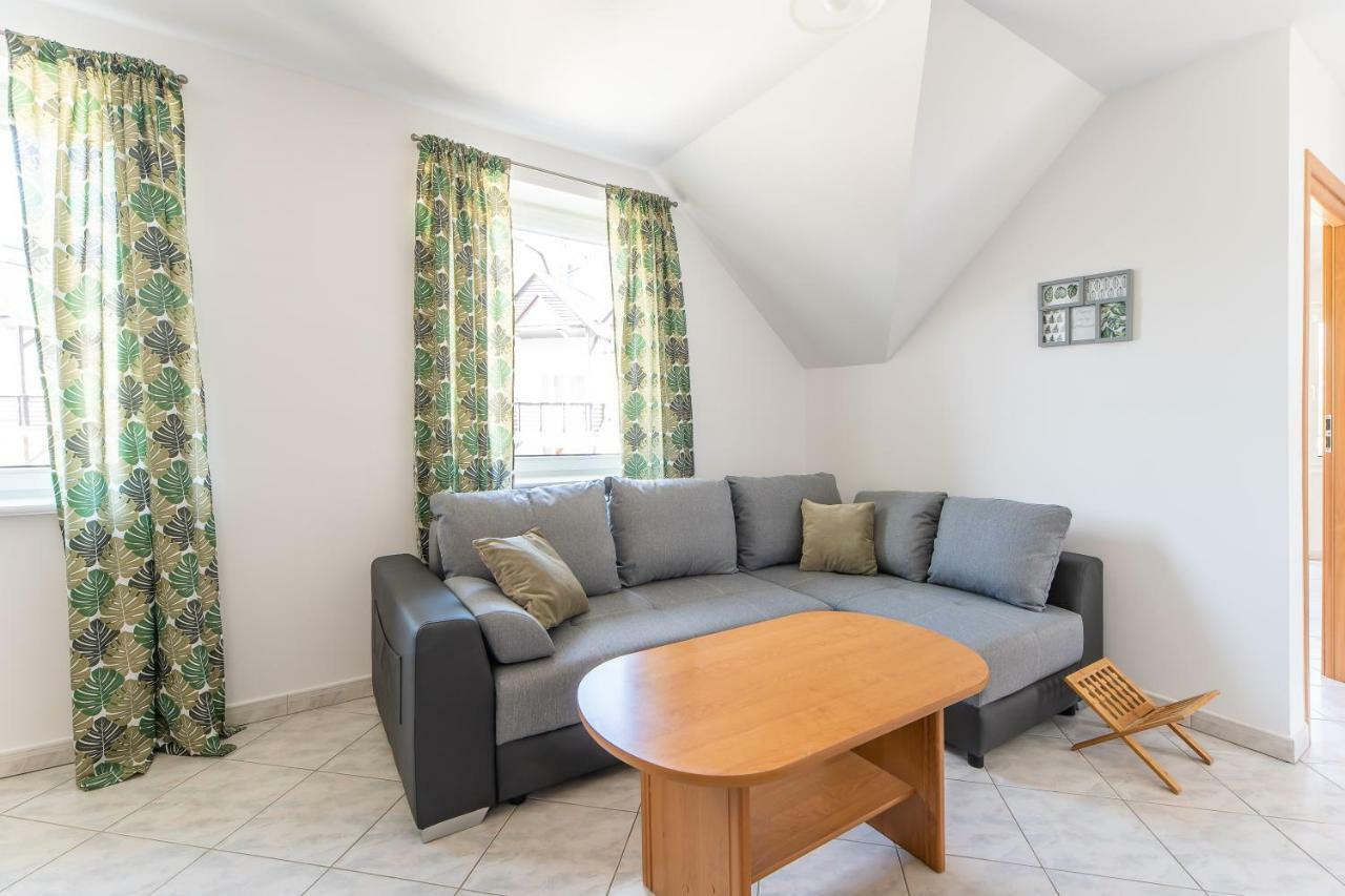 3-Bedroom Apartment Plac Neptuna By Noclegi Renters Miedzyzdroje Bagian luar foto