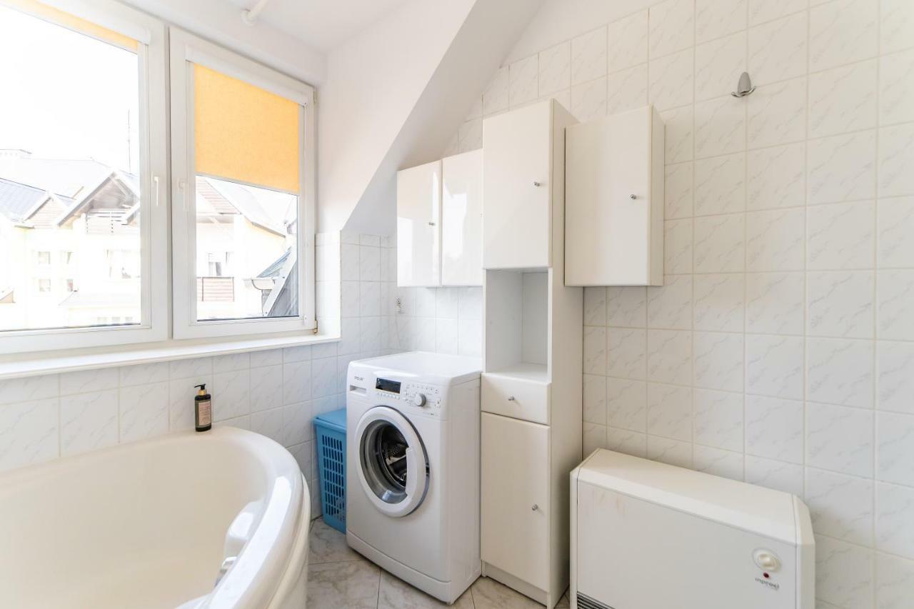 3-Bedroom Apartment Plac Neptuna By Noclegi Renters Miedzyzdroje Bagian luar foto